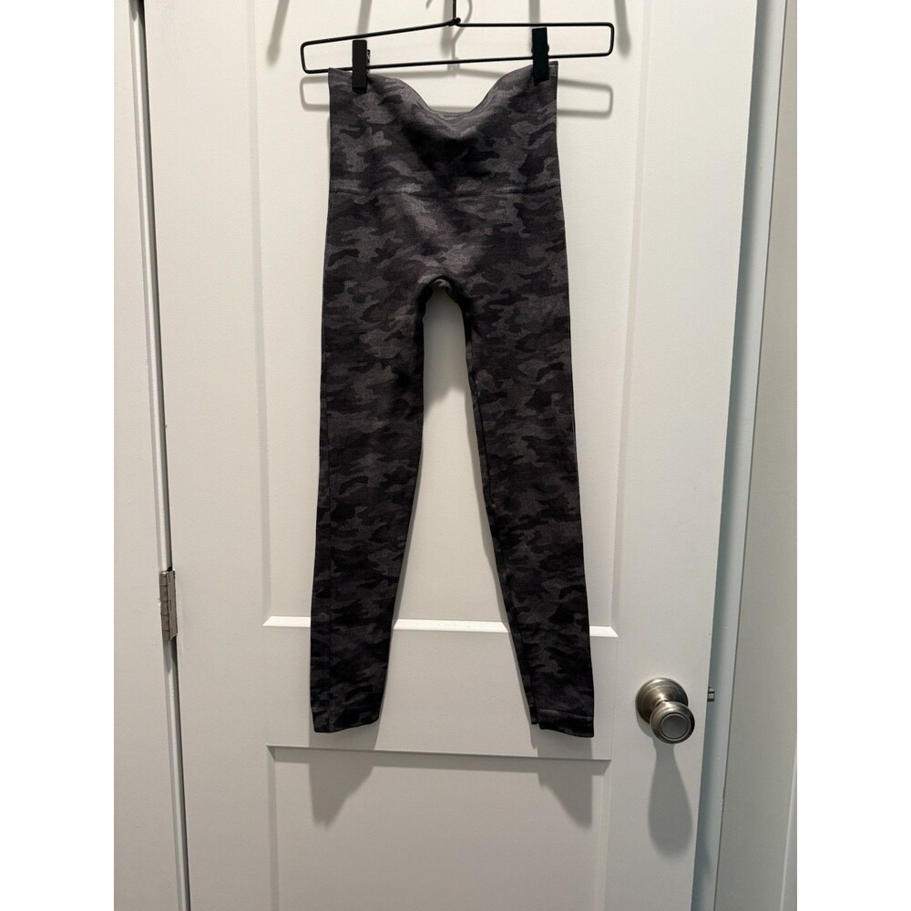Spanx Leggings Womens Small Look at Me Now Seamless Grey Black Camo Camouflage